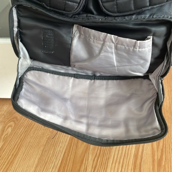 Lug with long crossbody strap large bag - Picture 5 of 8